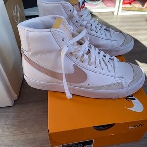 Nike Blazer Mid ‘77 white/pink